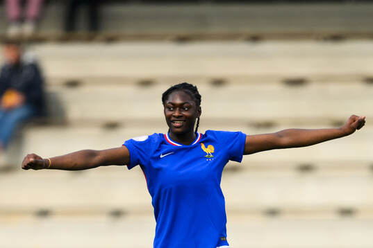 Rachael Abedini of France celebrates