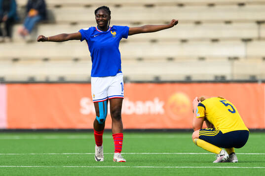 Rachael Abedini of France celebrates and Thindra Mattsson