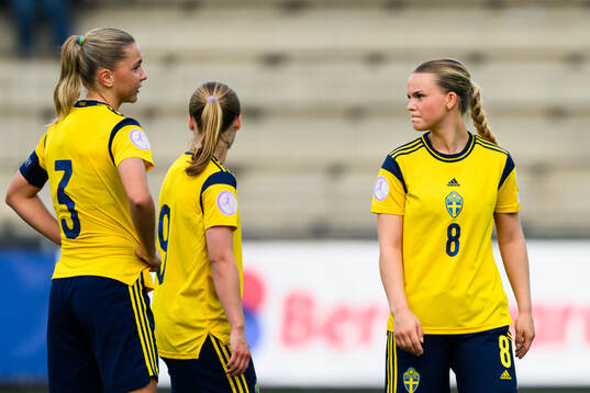 Freja Lindwall of Sweden looks dejected