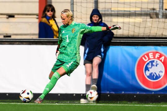 Goalkeeper Saga Andersson of Sweden