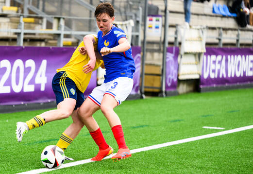 Isabelle Goldmann of Sweden and Juliane Denizot of France