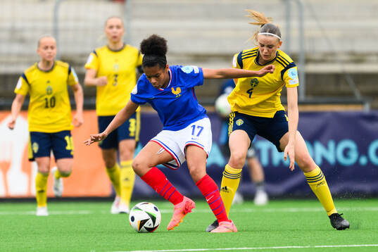 Kenza Roche Dufour of France and Fabienne Bartholdson of