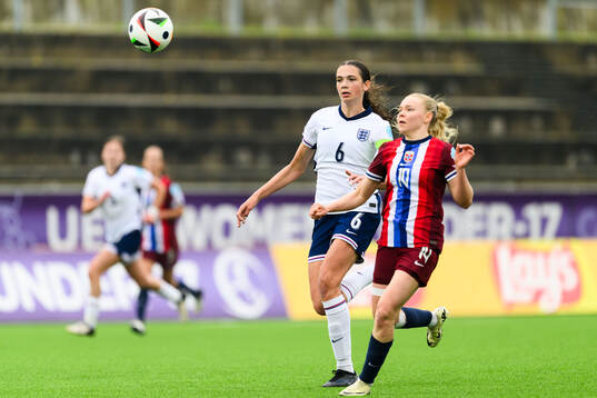Cecily Wellesley-Smith of England and Tuva Olaussen Sagen