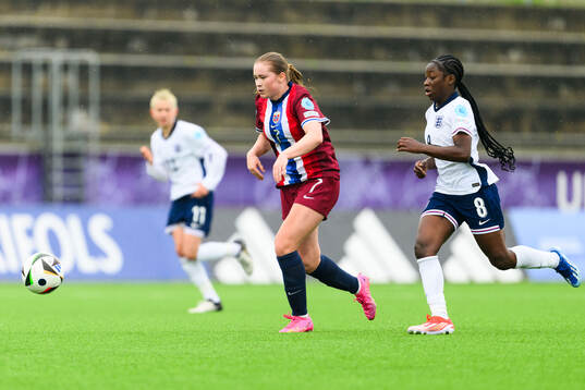 Malin Dalsgård of Norway and Omotara Junaid of England