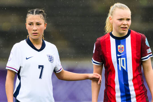 Erica Parkinson of England and Anny Kerim-Lindland of Norway