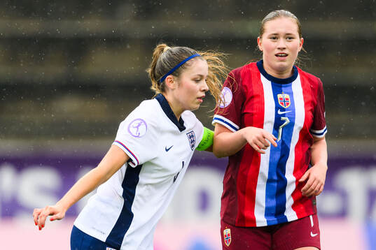 Laila Harbert of England and Malin Dalsgård of Norway