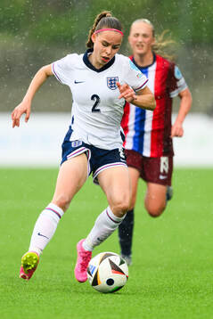 Nelly Las of England