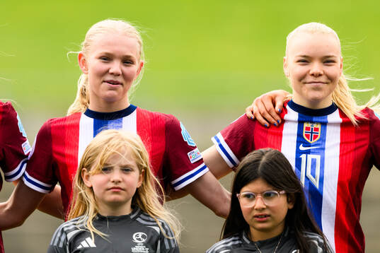 Linnea Holmesveen Moen and Anny Kerim-Lindland of Norway