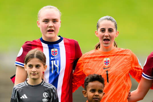 And Tuva Olaussen Sagen and Goalkeeper Hanna Krog of Norway