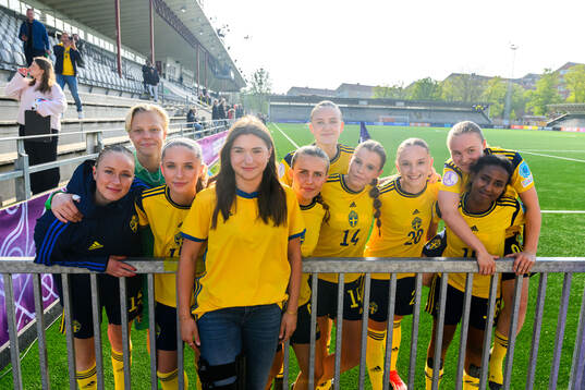 Players of Sweden together with Thea Staffansson