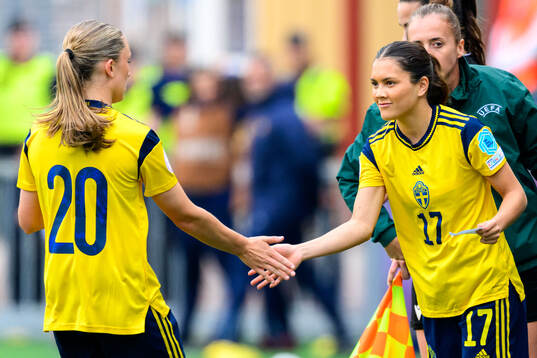 Nova Rolfsson and Moa Svensson of Sweden