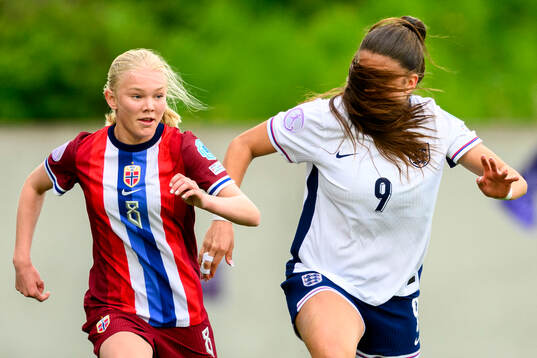 Linnea Holmesveen Moen of Norway and Isabella Fisher of