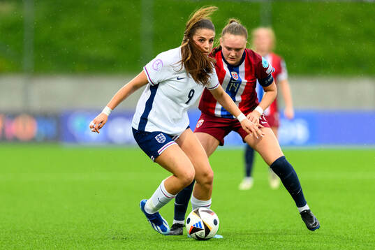 Isabella Fisher of England and Tuva Olaussen Sagen of Norway