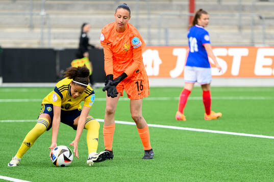 Ella Alexandersson of Sweden and goalkeeper Ceylin Yilmaz