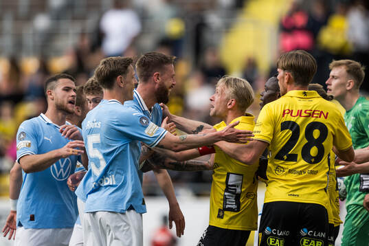 Malmö FFs Pontus Jansson och Elfsborgs Johan Larsson