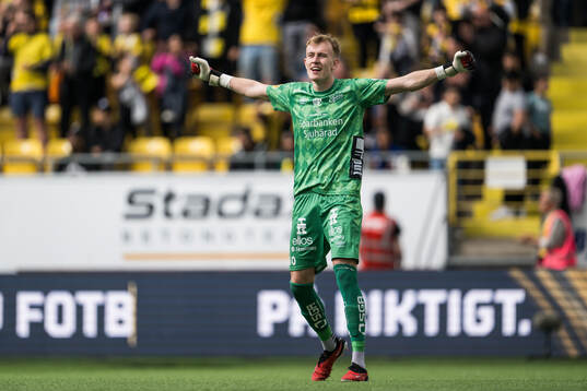 Elfsborgs målvakt Marcus Bundgaard Sörensen jublar