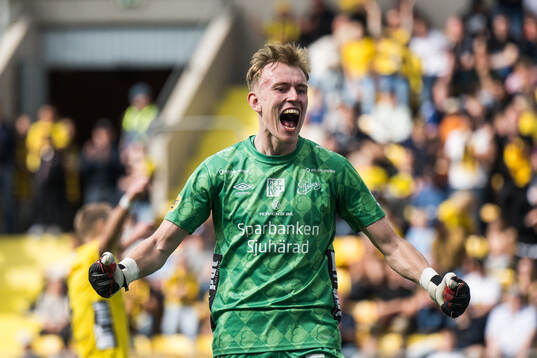 Elfsborgs målvakt Marcus Bundgaard Sörensen jublar