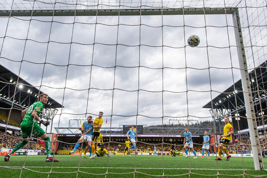 Malmö FFs Sebastian Jörgensen reducerar till 3-1 bakom