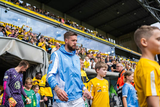 Malmö FFs Pontus Jansson gör entré