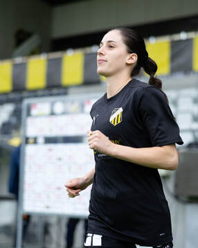 Häckens Clarissa Larisey innan fotbollsmatchen i