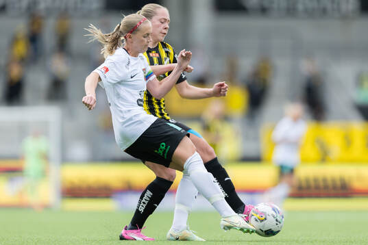 Brommapojkarnas Elsa Karlsson och Häckens Alice Bergström