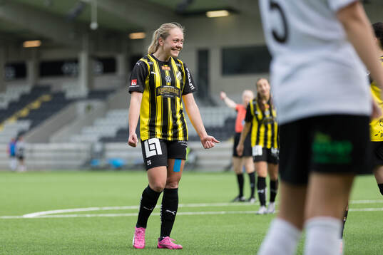 Häckens Alice Bergström jublar