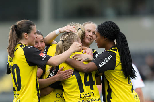 Häckens Alice Bergström jublar