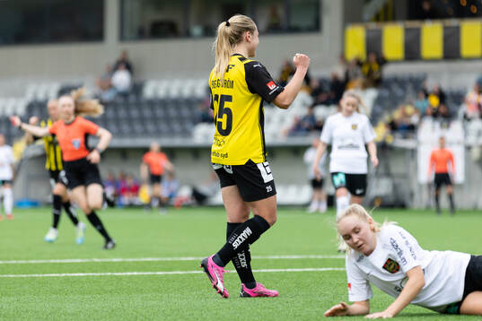 Häckens Alice Bergström jublar