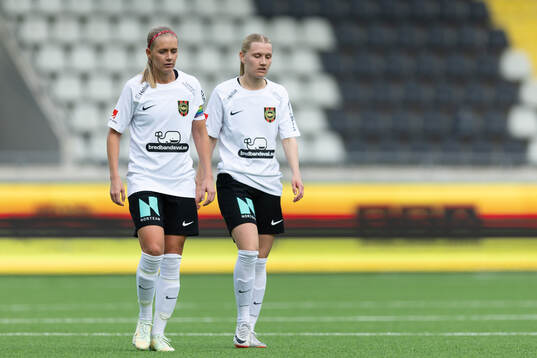 Brommapojkarnas Sara Olai och Elsa Karlsson deppar