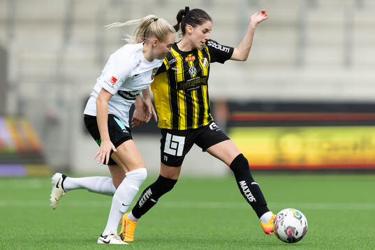 Brommapojkarnas Wilma Wärulf och Häckens Clarissa Larisey