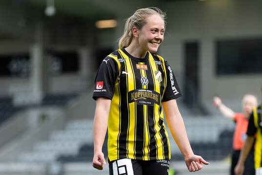 Häckens Alice Bergström jublar