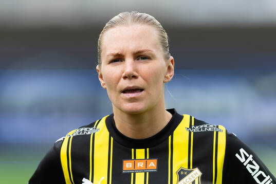 Häckens Josefine Rybrink på line up innan fotbollsmatchen