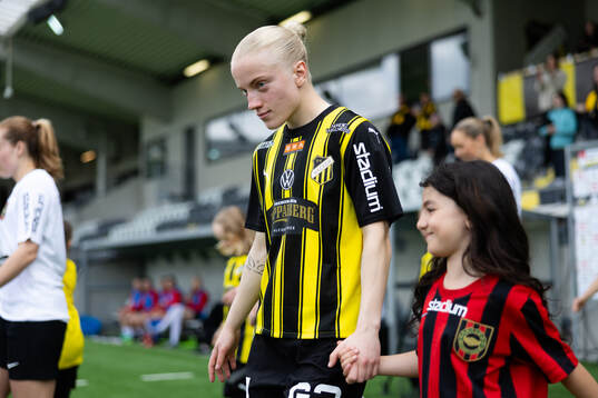 Häckens Anna Sandberg innan fotbollsmatchen i