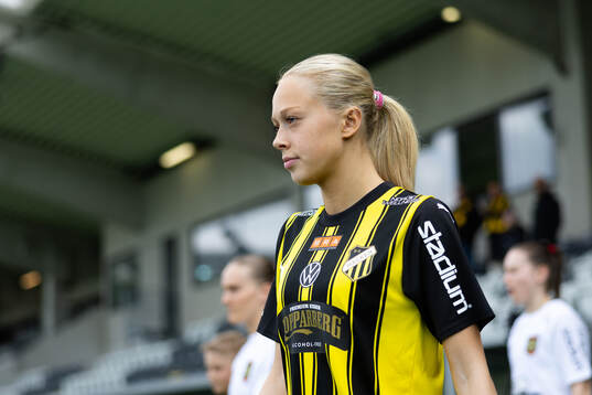 Häckens Lisa Löwing innan fotbollsmatchen i