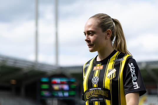 Häckens Alice Bergström innan fotbollsmatchen i
