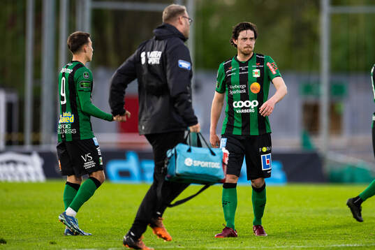 Varbergs Robin Tranberg får rött kort