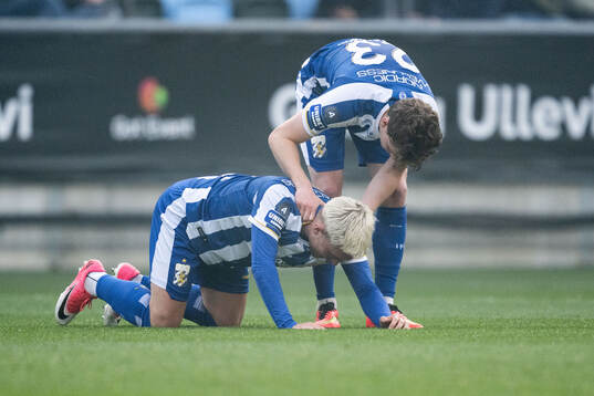 IFK Göteborgs Andreas Pyndt ses om av Kolbeinn Thordarson
