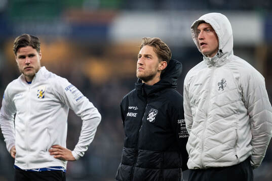 IFK Göteborgs Arbnor Mucolli och Sebastian Hausner deppar