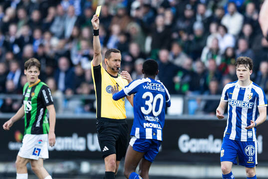IFK Göteborgs Malick Junior Yalcouye tilldelas gult kort