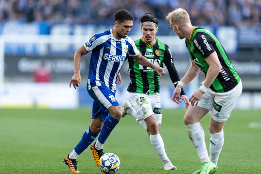 IFK Göteborgs Thomas Santos mot William Milovanovic och
