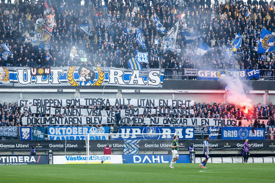 IFK Göteborgs supportrar med en banderoll