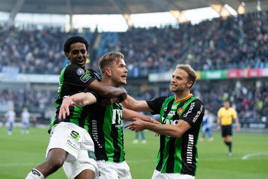 GAIS Alexander Ahl Holmström jublar ihop med Harun Ibrahim