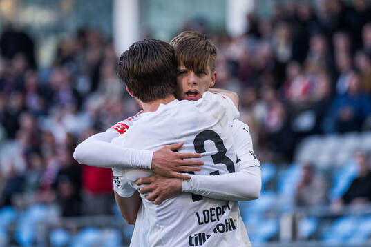Helsingborgs Wilhelm Loeper och Adrian Svanbäck jublar