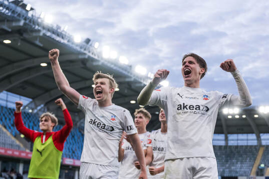 Helsingborgs William Westerlund och Taylor Silverholt jublar