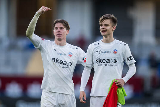 Helsingborgs Taylor Silverholt och Adrian Svanbäck jublar