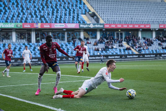 Örgrytes Abdoulaye Faye och Helsingborgs Adrian Svanbäck