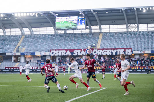 Helsingborgs Adrian Svanbäck och Örgrytes Daniel Paulson