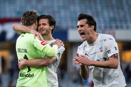 Helsingborgs målvakt Kalle Joelsson, Wilhelm Loeper och
