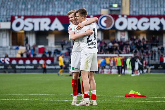 Helsingborgs William Westerlund och Adrian Svanbäck jublar