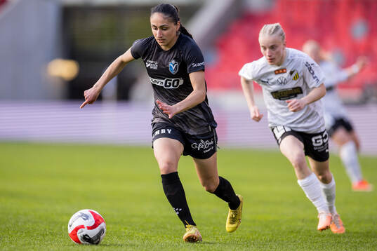 Växjö DFFs Nesrin Akgun och Häckens Anna Sandberg